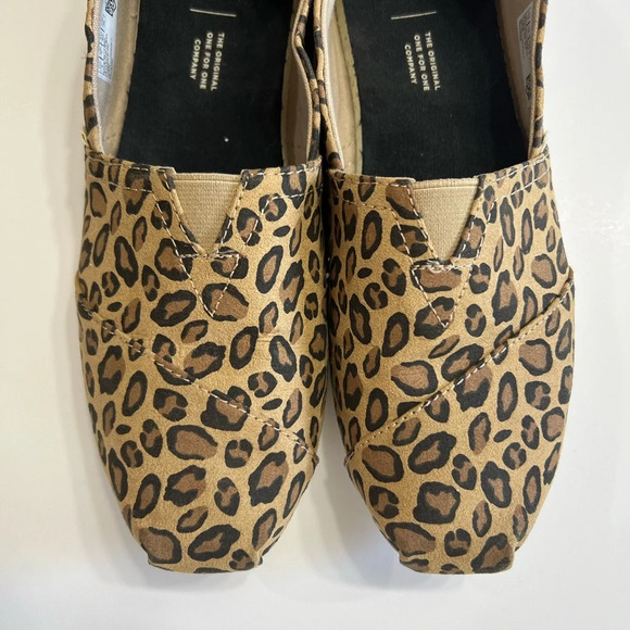 TOMS leopard print slip on flats - Picture 8 of 8